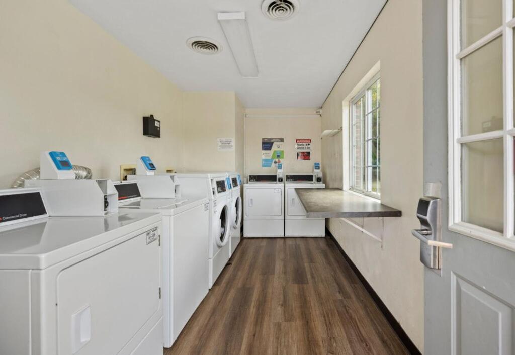 Affordable Suites Graham מראה חיצוני תמונה